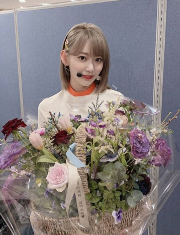 미야와키 사쿠라가 일본 라디오 방송에서 잠정 하차한다.(사진=아이즈원 인스타그램 캡처)